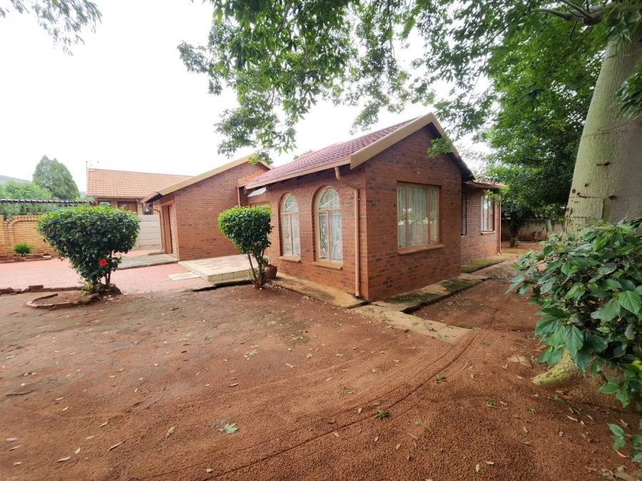 3 Bedroom Property for Sale in Geelhoutpark North West